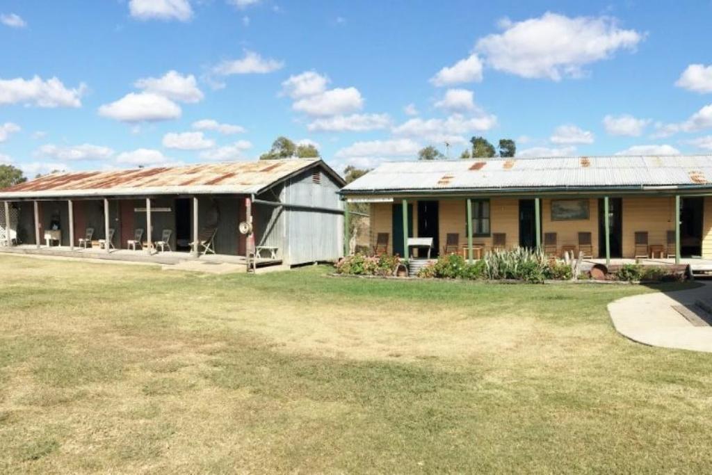 The Woolshed At Jondaryan Hotel Exterior photo